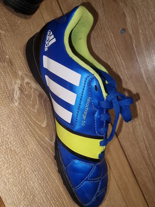 Ghete fotbal pentru teren sintetic