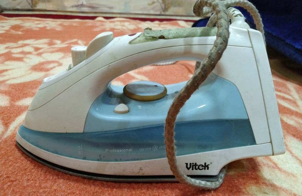 Продаются 2 утюга Vitek