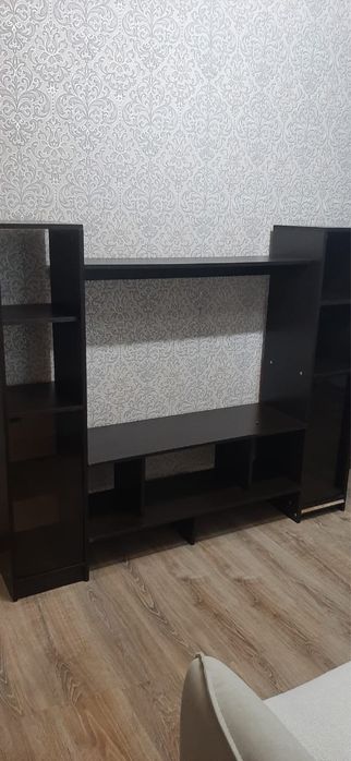 Продам стенку под телевизор