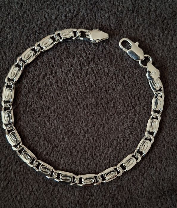 Нова сребърна гривна