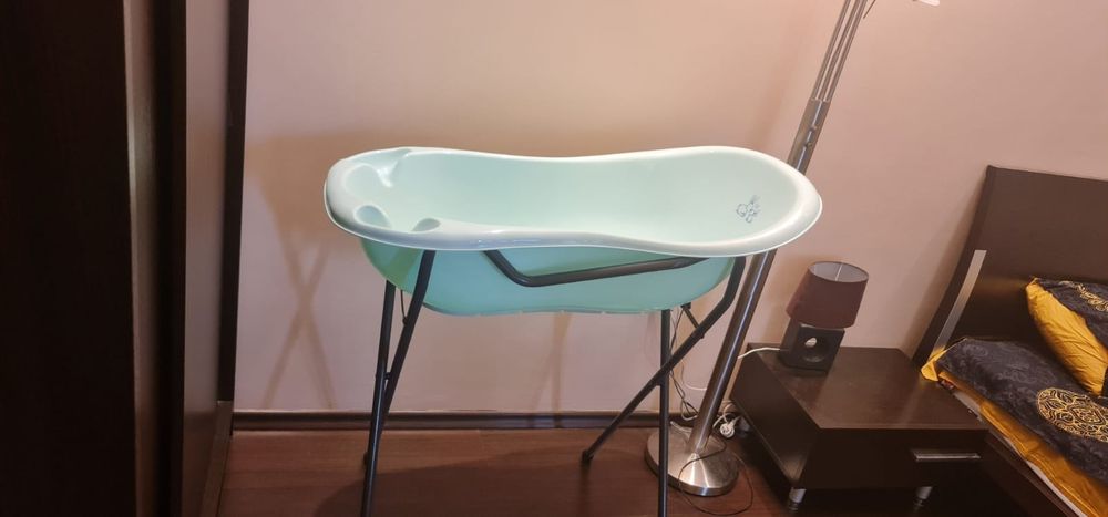 Корито със стойка за бебе