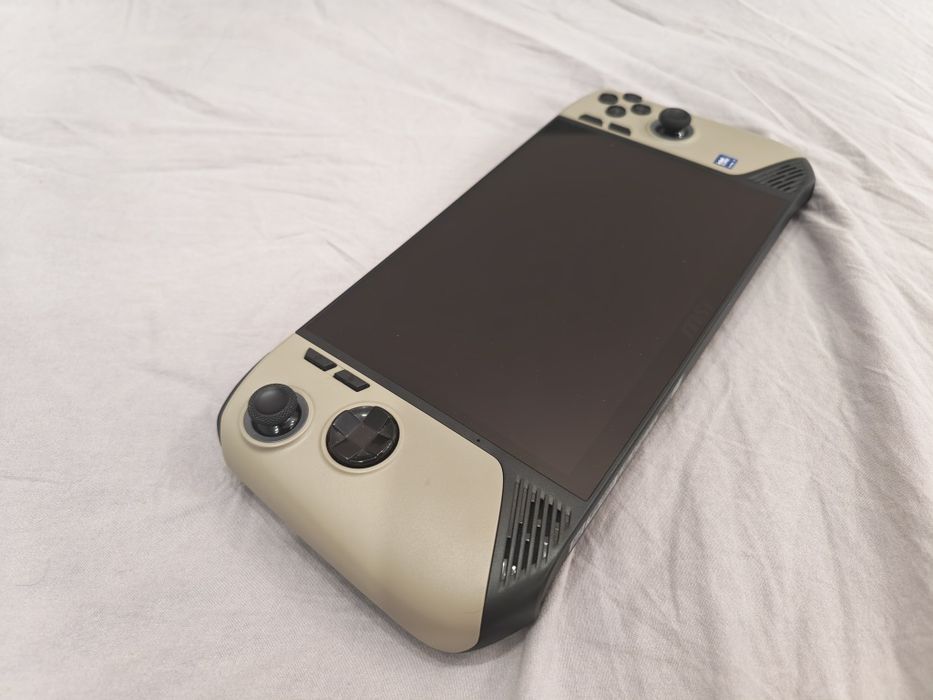 Продавам Msi claw 8 ai+ handheld
