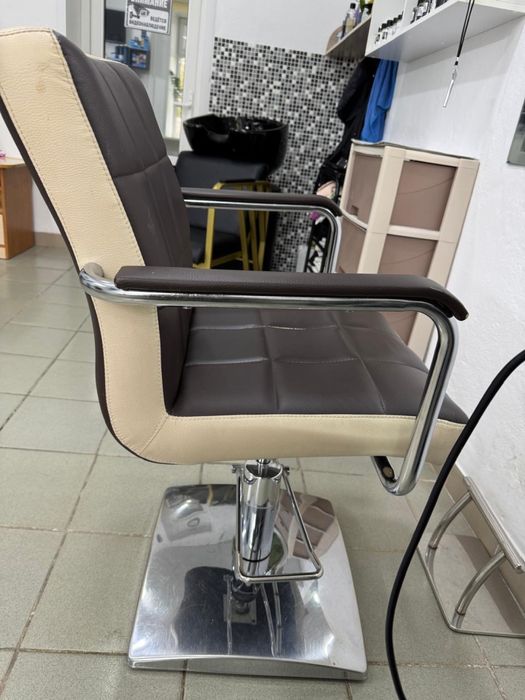 Парикмахерское кресло