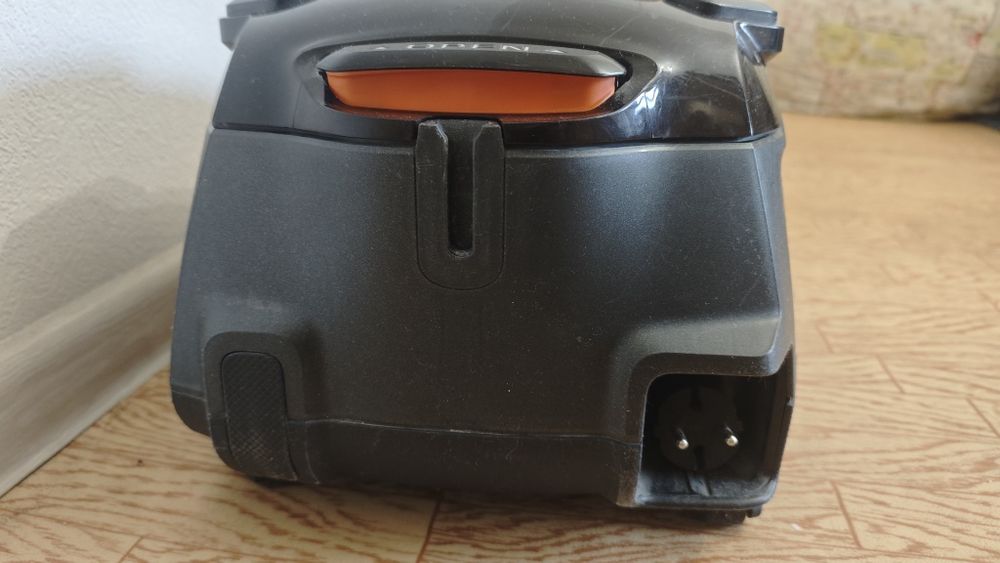 Пылесос Electrolux ZPF2220 с мешками