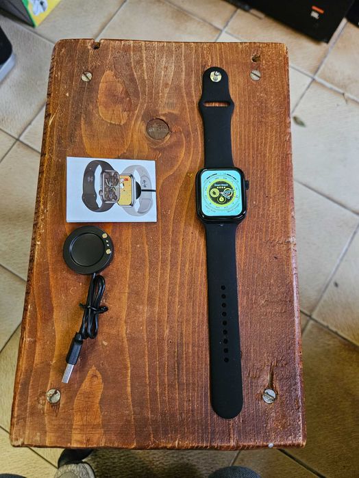 Smart Watch Black / Смарт часовник. Чисто нов