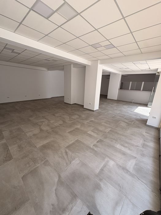 Inchiriez spatiul comercial de 130 de metrii+30 de metrii terasa in față. Acesta e situat langa White Tower, strada Lotus numarul 5, lotul 1 Constanta