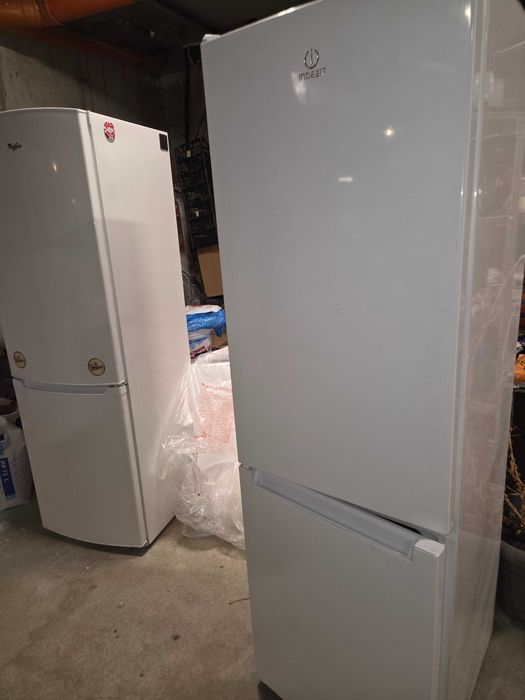 Продава хладилници Whirpool  и Indesit големи с долна камера