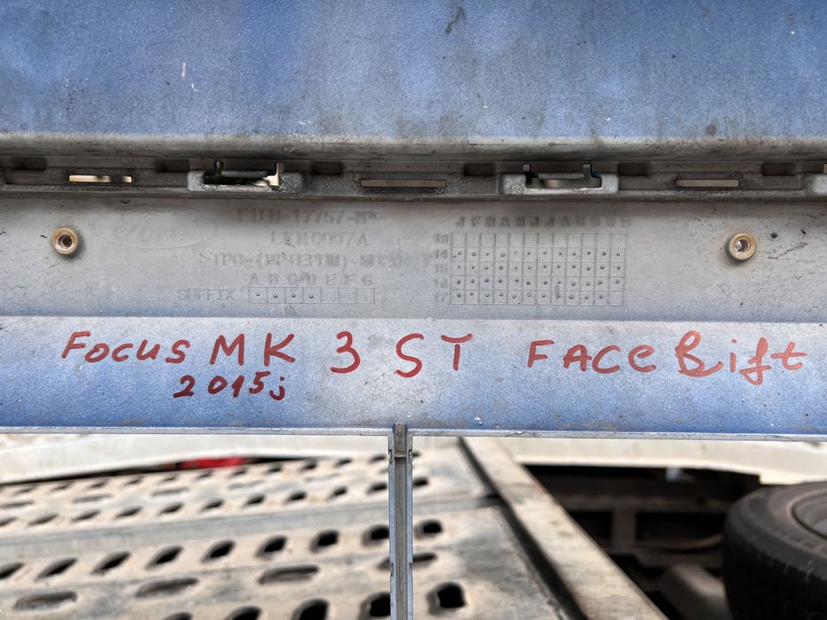 Ford focus St 2015-2018 оригинална предна броня здрава