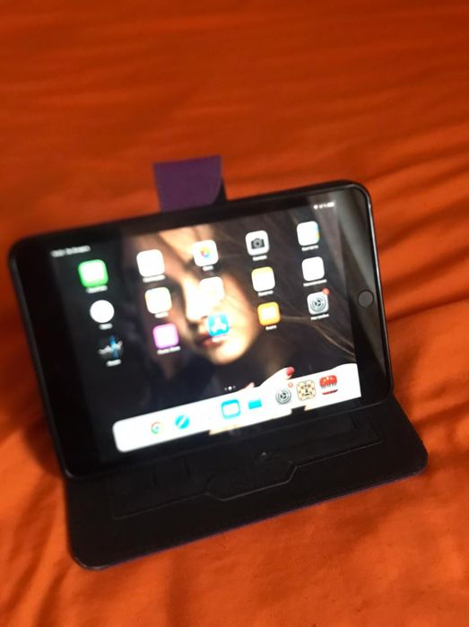 Айпад мини  3 чехол состояние идеальное