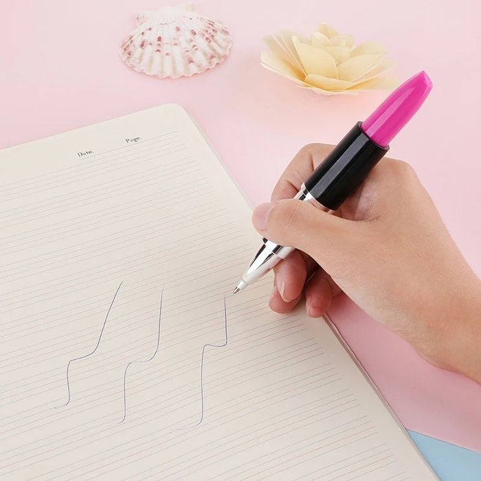 Красива химикалка червило