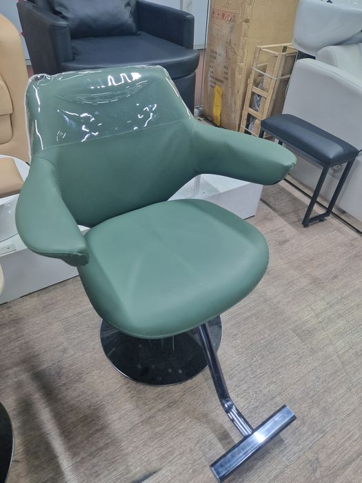 Парикмахерское кресло