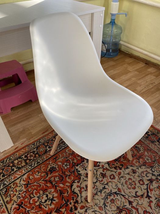 Стол со стульями