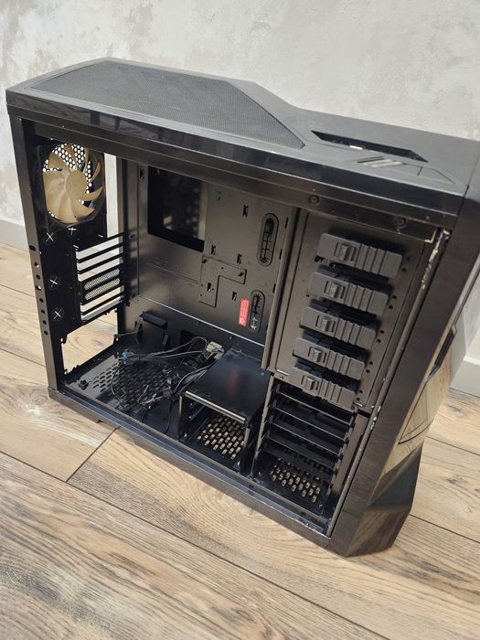 Продаю корпус Nzxt Phantom 410