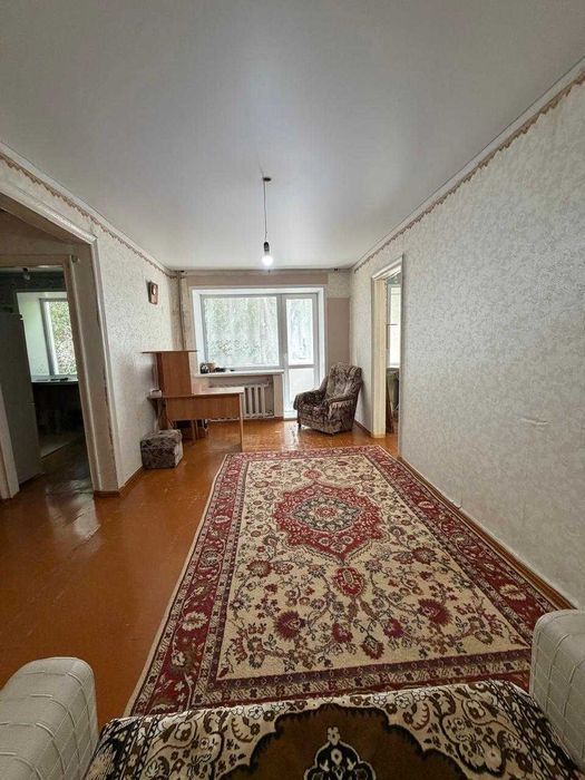 Продаётся 2 комнатная квартира, район Революция.