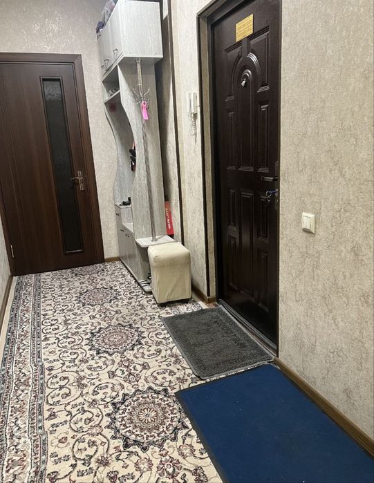 Yangi Choshtepada 2 xona sotiladi narsalari bilan