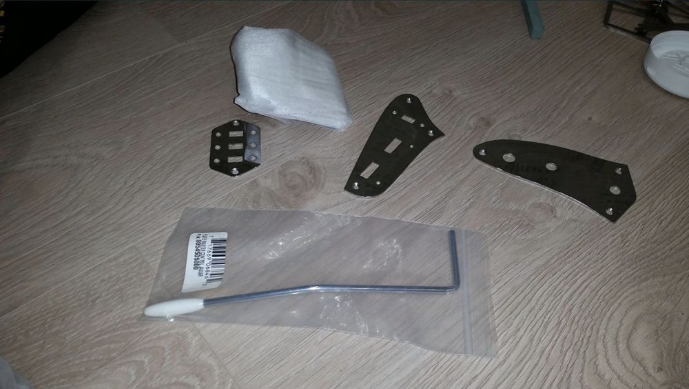 Продаются комплектующие (аксессуары) для электрогитары.