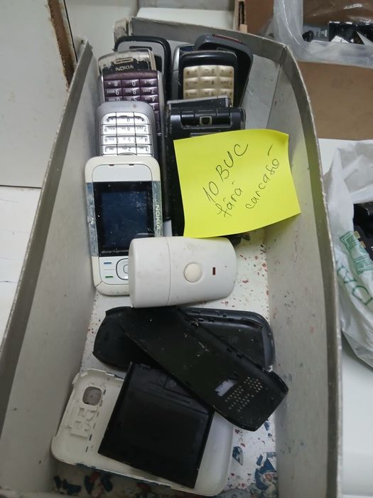 Vand lot telefoane vechi