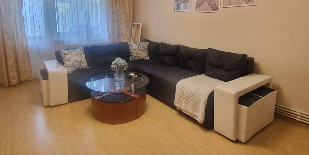 Canapea sufragerie( extensibila) + masuta.