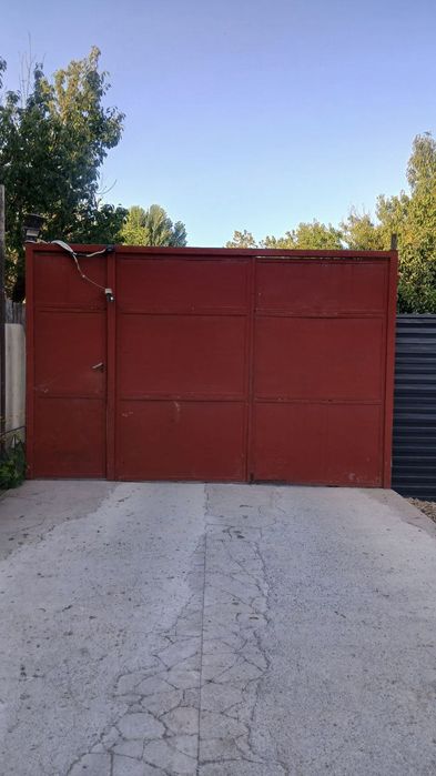 Дарвоза сотилади