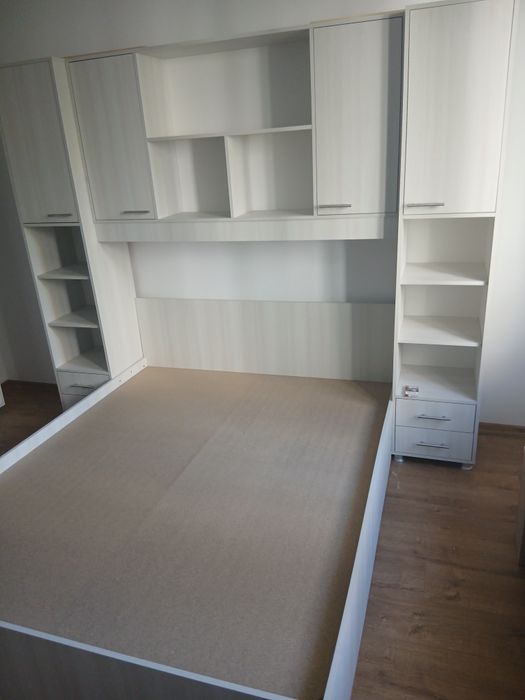 Montez mobila,si mici reparatii.