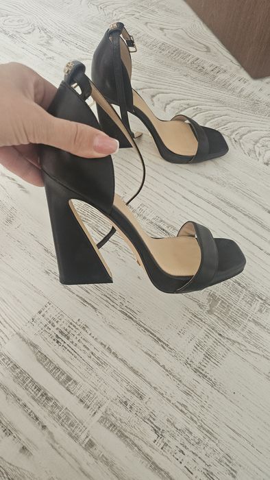 Сандали Guess 38 размер