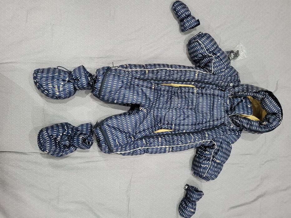 Продам димнесезонные комбинезоны.