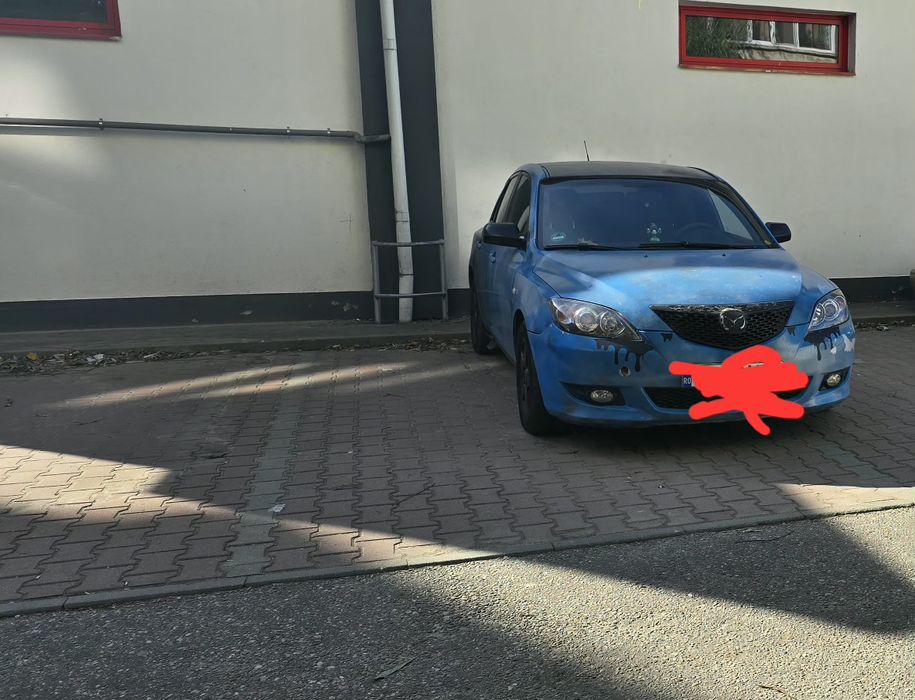 Mazda 3 2005       de vanzare valabil si de folosit pt rabla