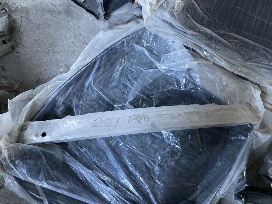 Швеллер усилитель переднего бампера Мерседес W221 / Mercedes W221