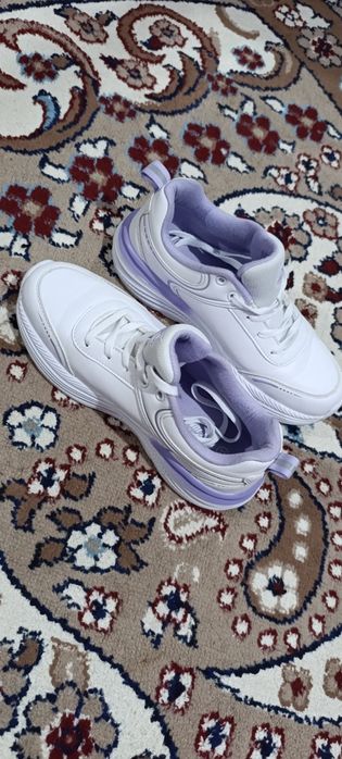 Кроссовки на девочку