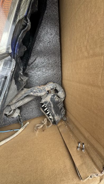 Продам пару фар на lexus is350