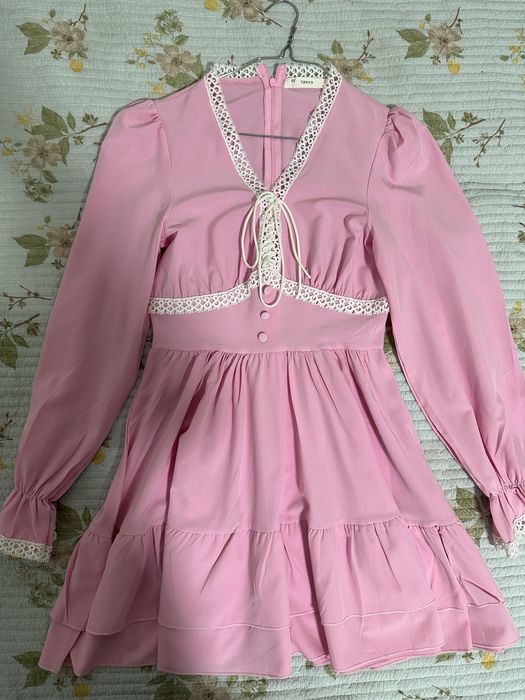 Продаю платья идеально.