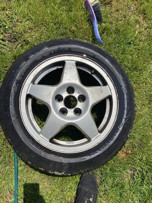 Vand jante plus anvelope iarna pe 15 au fost folosite pe Polo