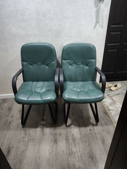 Продам кожаные кресла