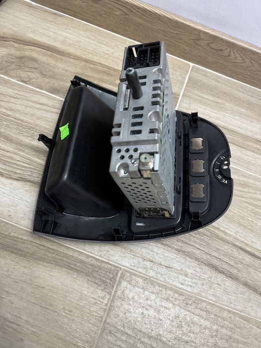 Radio-casetofon ORIGINAL Toyota Aygo 2005-2014