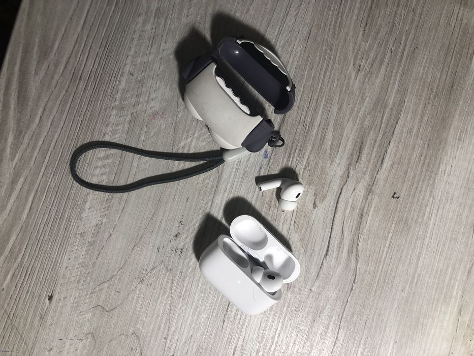 AirPods pro 2 продаю срочно