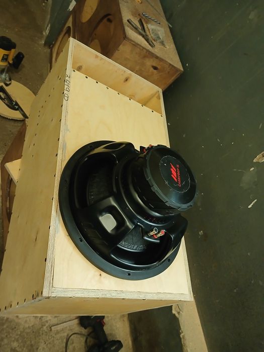 Продам сабвуфер новый урал