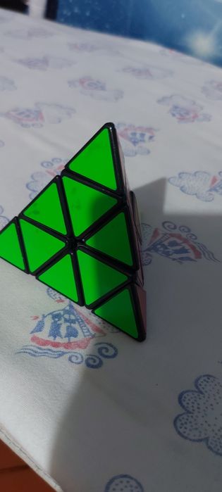 Piramida kubik rubik