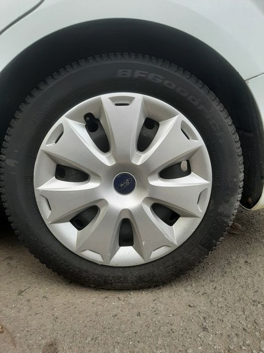 Capace roți Ford pe 16 la bucată