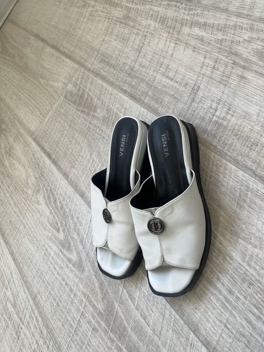 Шлепанцы белые кожанный 36 размер