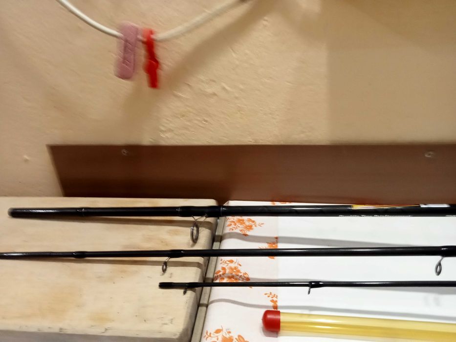 Фидер-3,90 м.,3 секции,с 3 резервни върха + гребен-125 лв.- ново