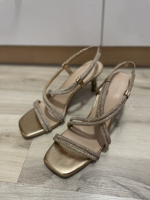 Елегантни сандали