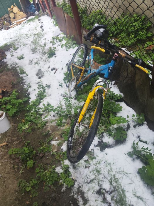 Vând biciclete pentru piese sau eventual pentru reparare