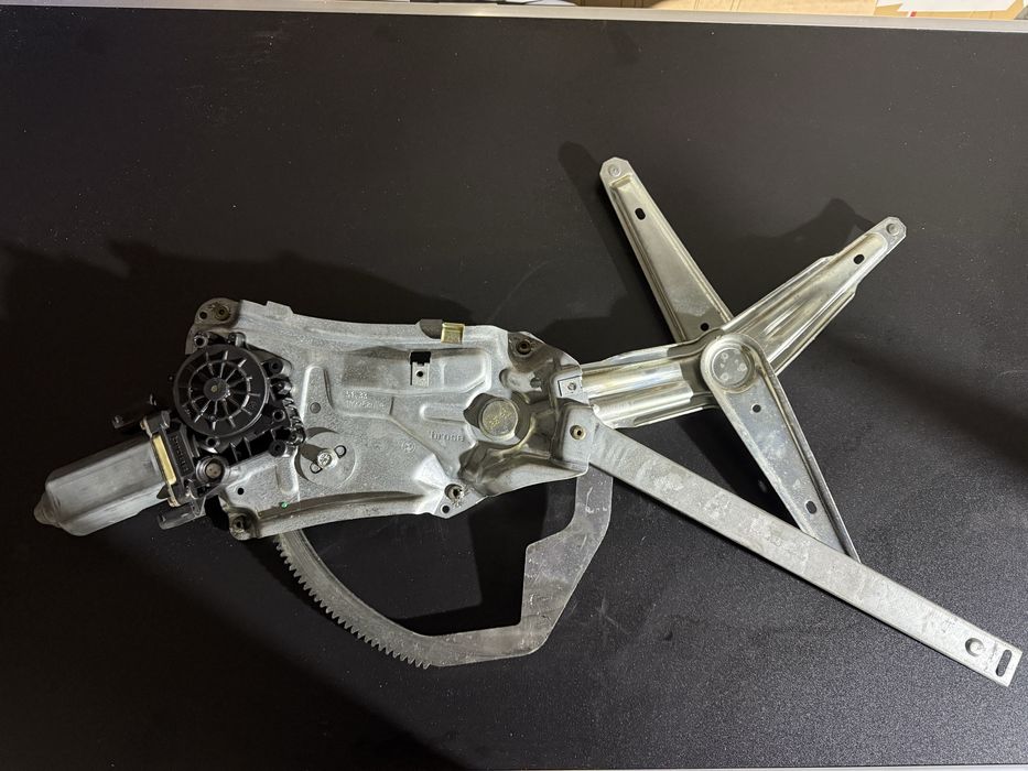 Десен стъклоповдигач БМВ Е36 купе “машинка за стъкло”