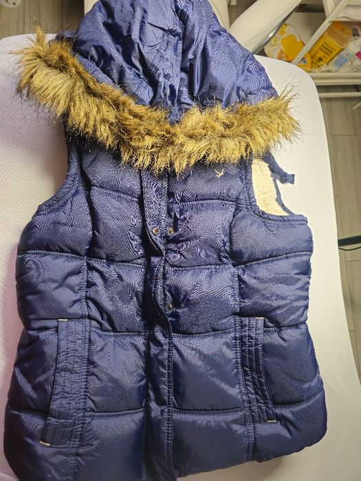 Vând vesta atmosphere albastru, vesta gluga, blana naturala