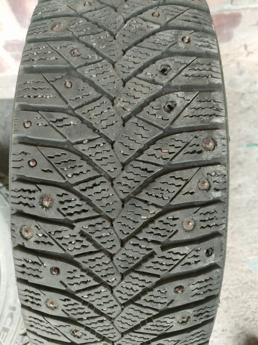 Продам две шины triagle б/у