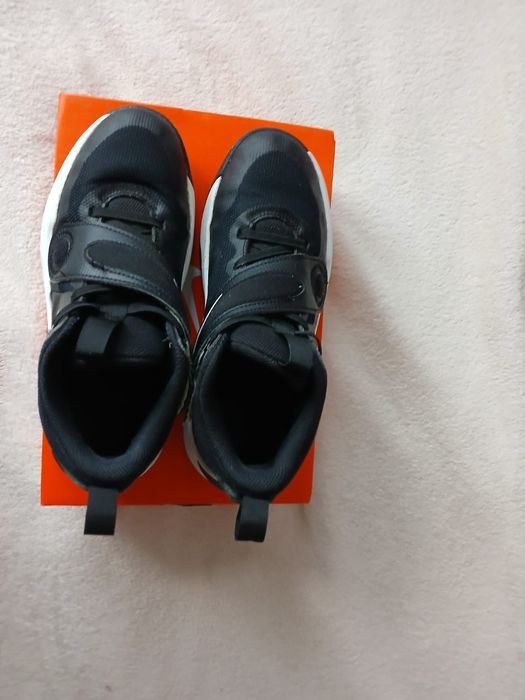 Adidași Nike, mărimea 38, stare foarte bună.