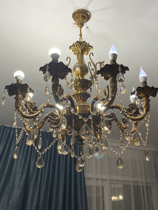 Продам люстру 8 ми рожковый