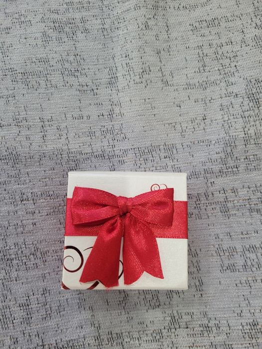 Новые сережки с сапфиром 585 проба