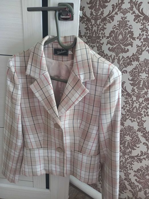 Продам женские пиджаки