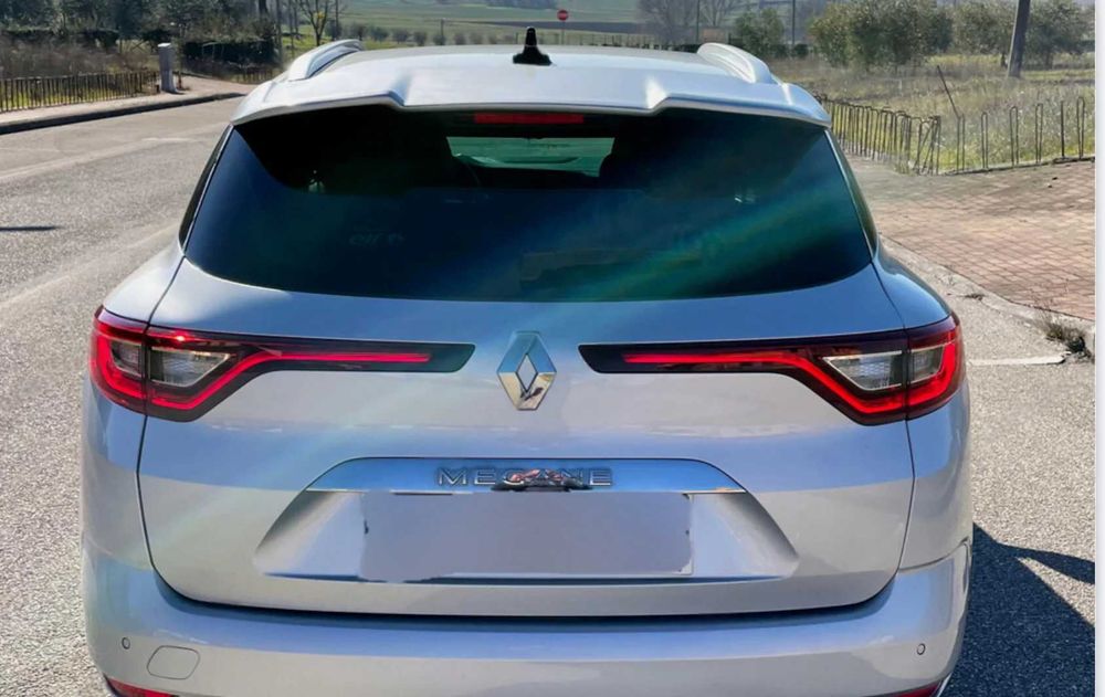 Eleron luneta portbagaj Renault Megane 4 GrandTour Estate aspect RS